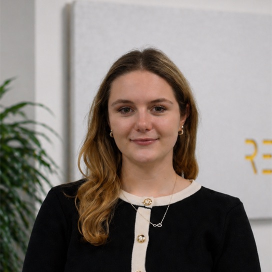 Lizzie Carter